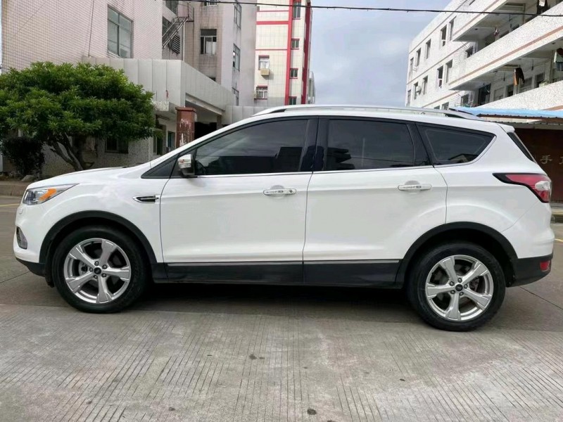 中山19年福特翼虎3