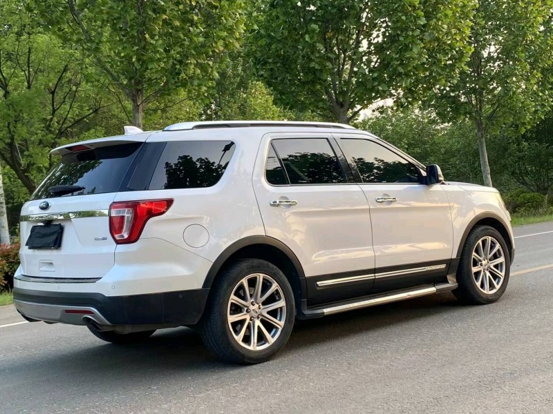 徐州17年福特探险者8