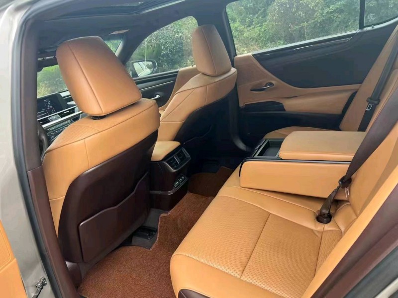 宜昌19年雷克萨斯ES6