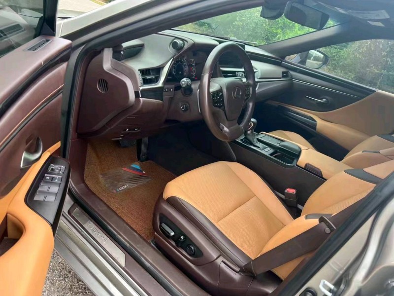 宜昌19年雷克萨斯ES8