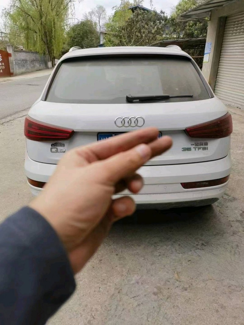成都19年奥迪Q37