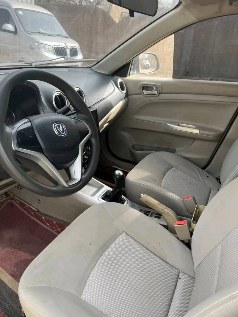 安阳16年长安汽车悦翔V38