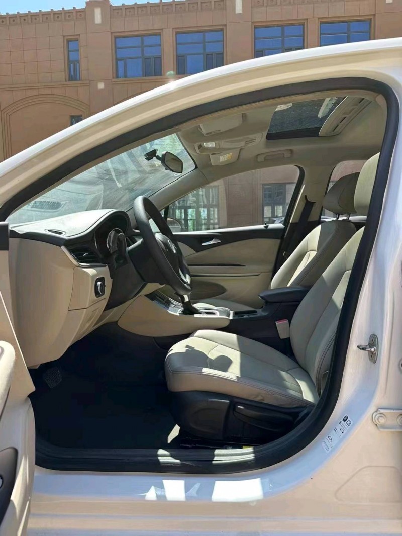 邢台17年别克威朗2