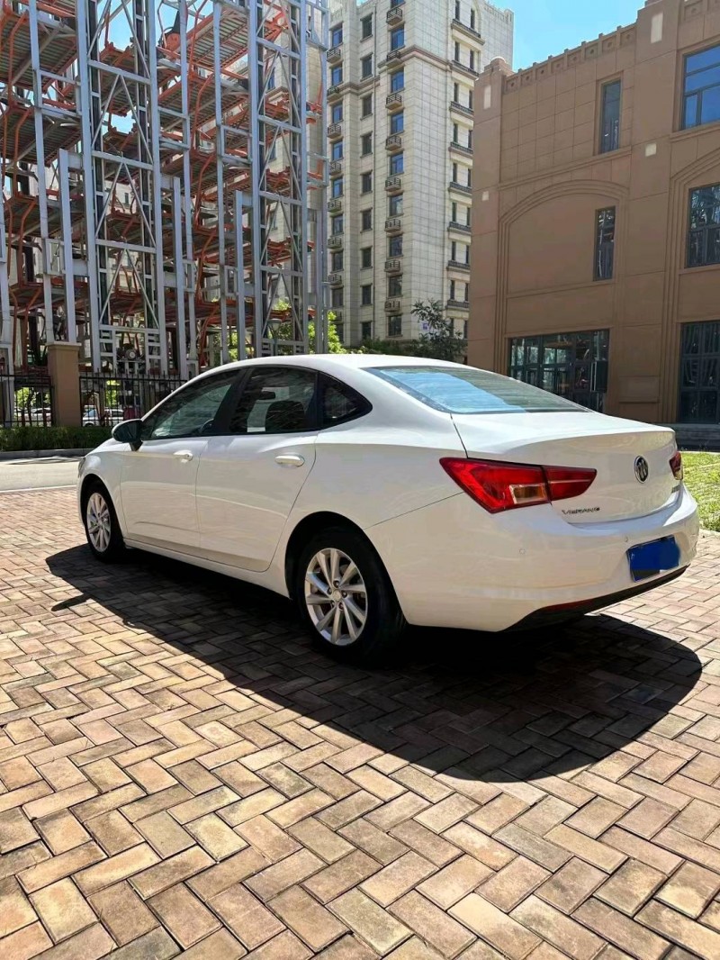 邢台17年别克威朗7