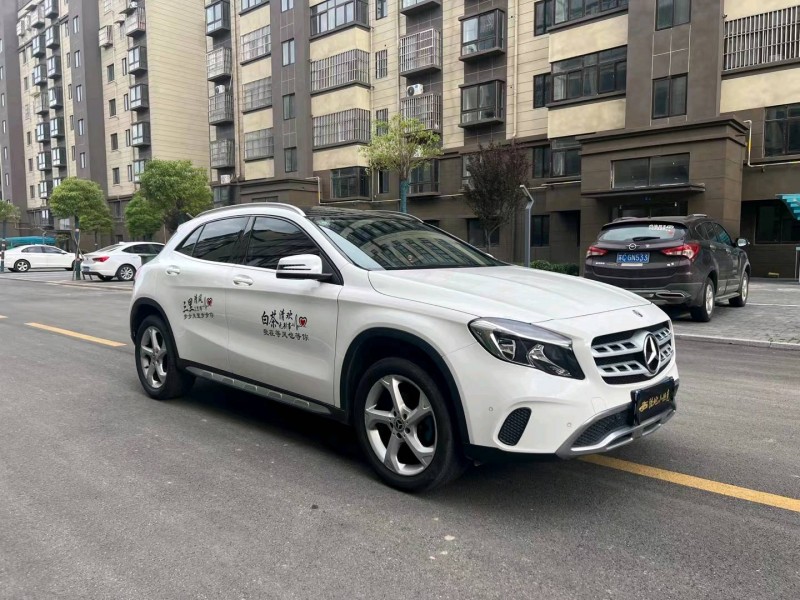 徐州19年奔驰GLA3