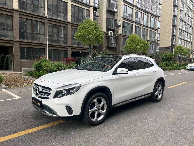 徐州19年奔驰GLA2