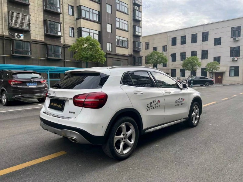 徐州19年奔驰GLA8