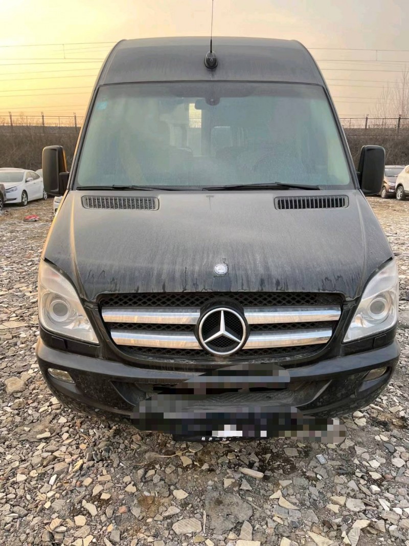 临沂12年奔驰斯宾特1