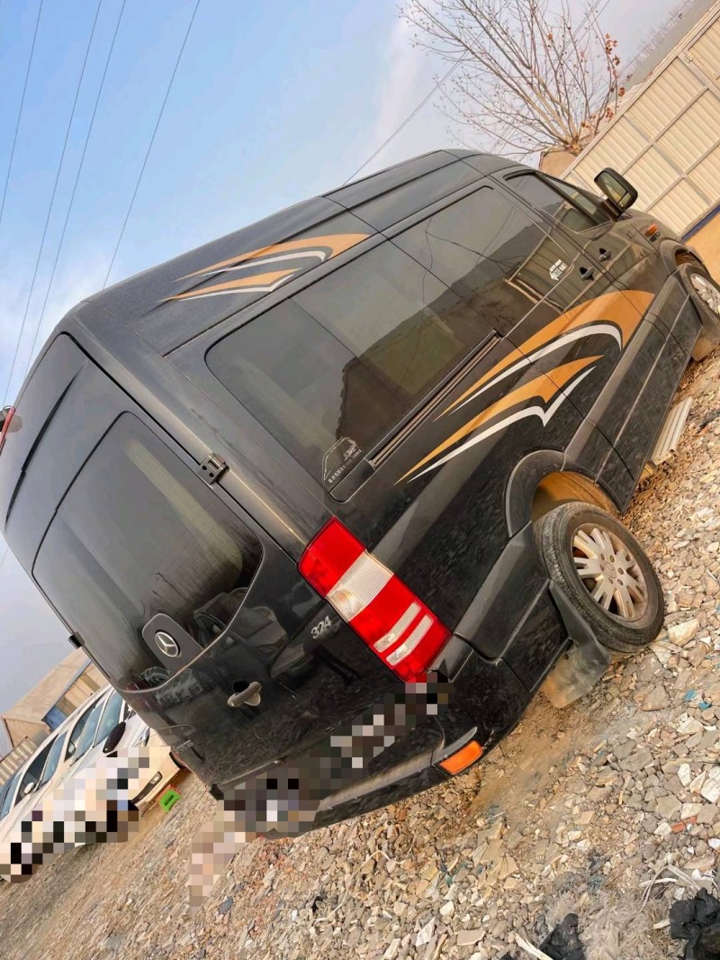 临沂12年奔驰斯宾特8