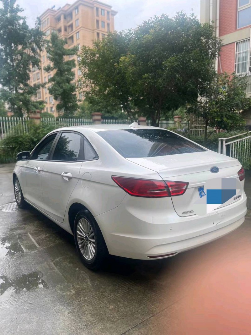 嘉兴17年福特福睿斯3