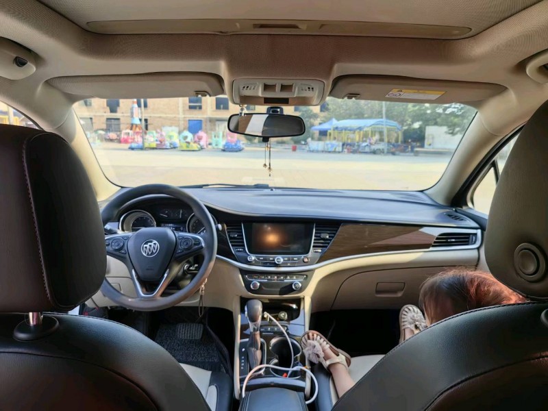 廊坊18年别克威朗7