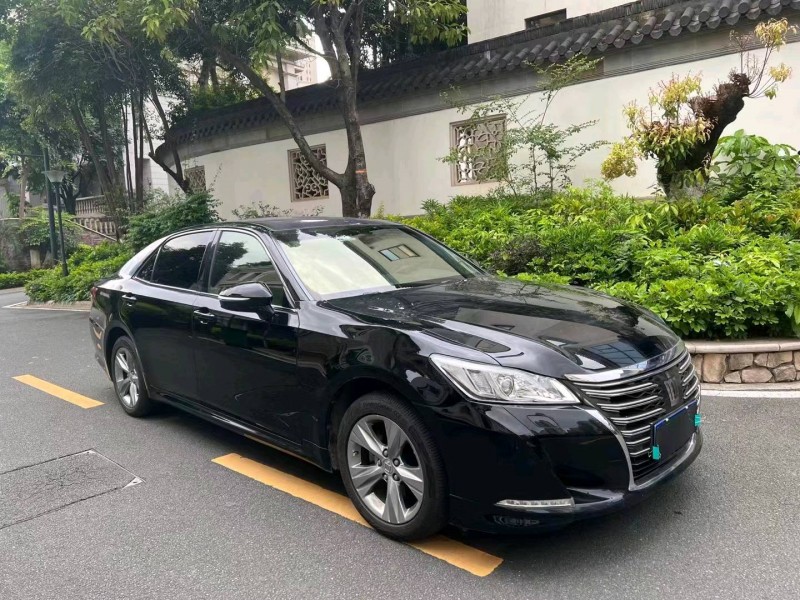 珠海17年丰田皇冠2