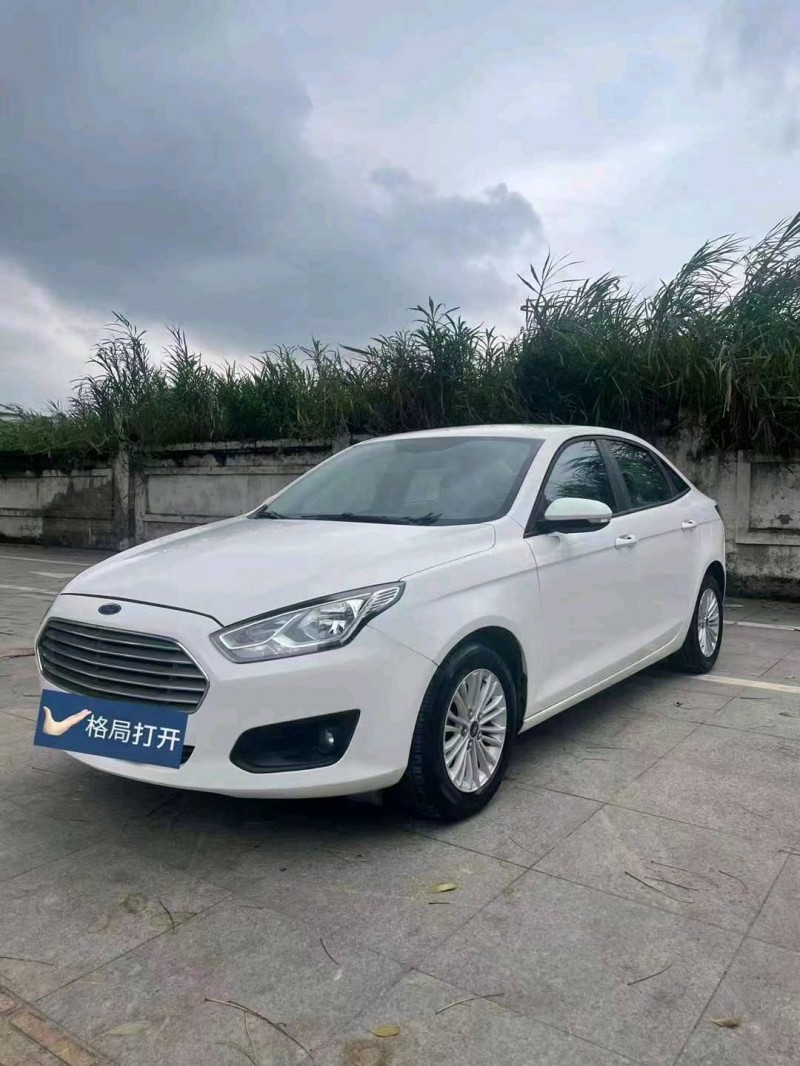 珠海17年福特福睿斯9