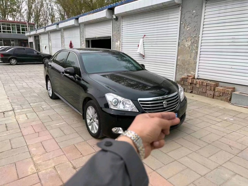 廊坊12年丰田皇冠3