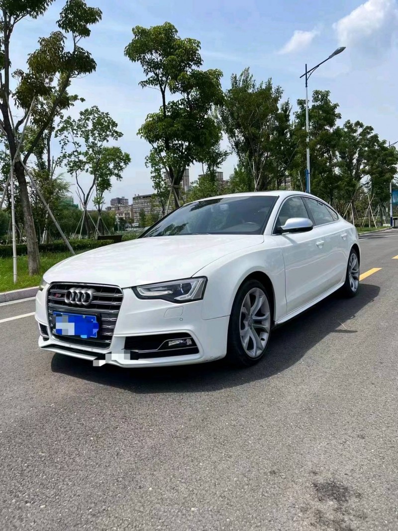 徐州17年奔驰C2