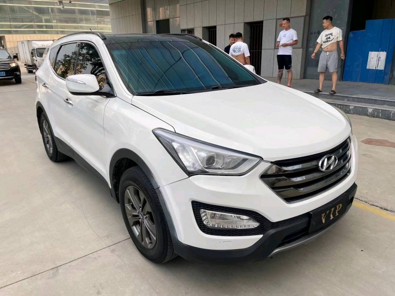 济宁13年现代全新胜达3