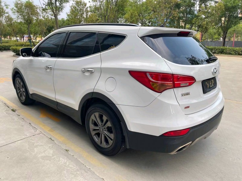 济宁13年现代全新胜达7