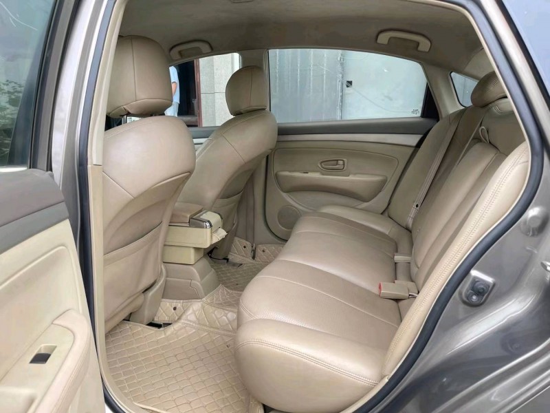 济宁16年日产轩逸4