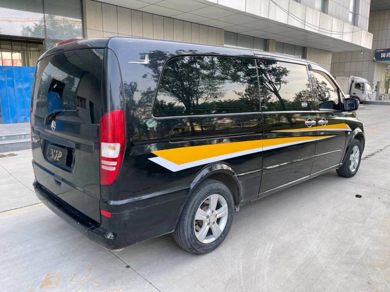 济宁14年奔驰威霆8