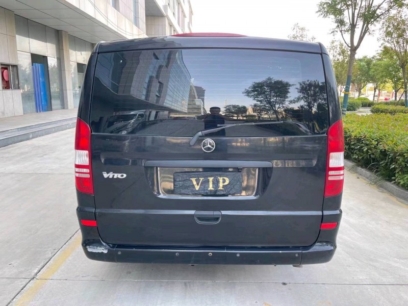 济宁14年奔驰威霆9