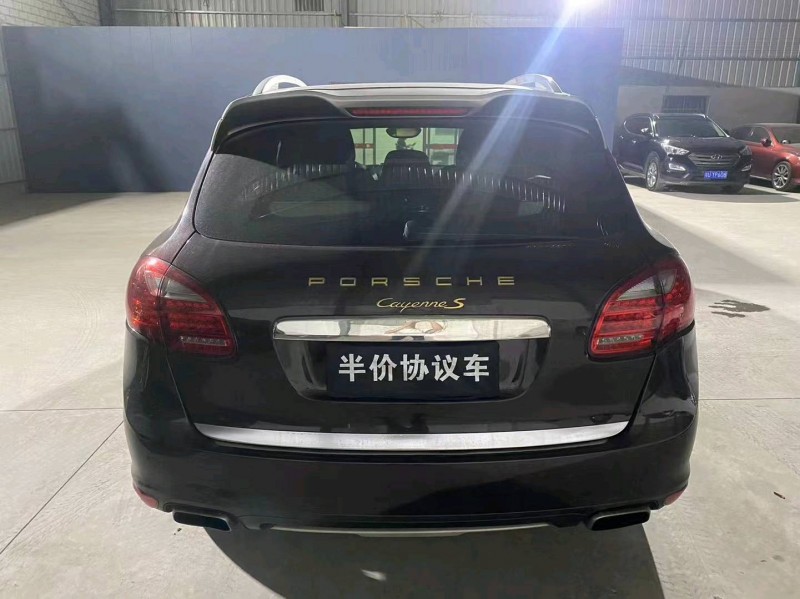 广州14年保时捷卡宴9