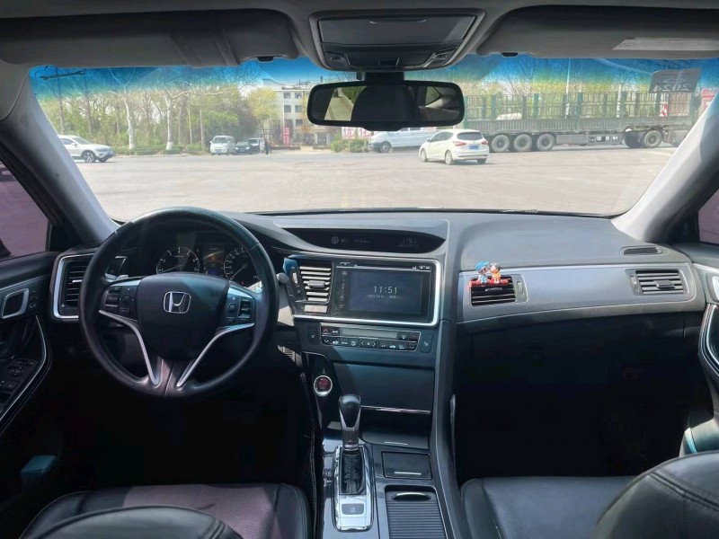 济南16年本田思铂睿8