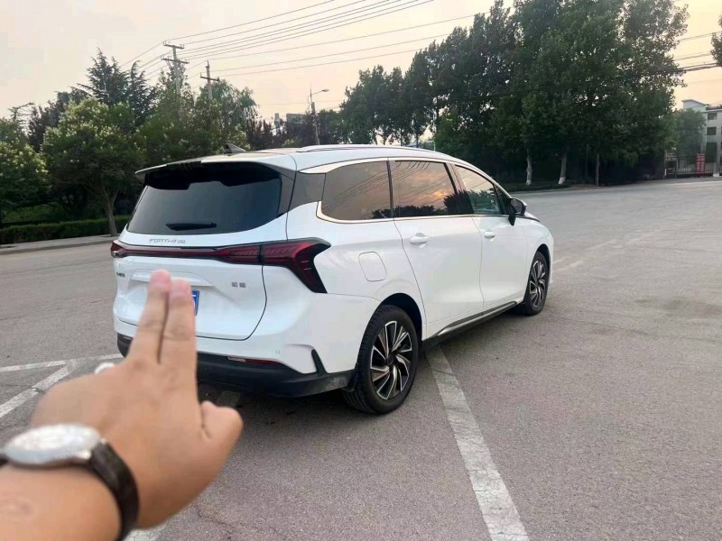 济南22年东风风行游艇5