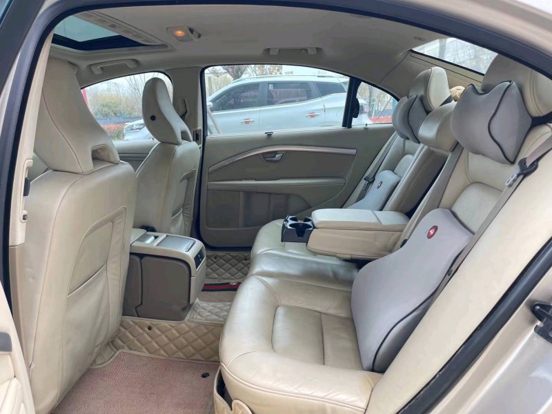 济宁11年沃尔沃S80L4