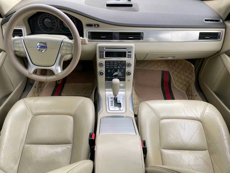 济宁11年沃尔沃S80L5