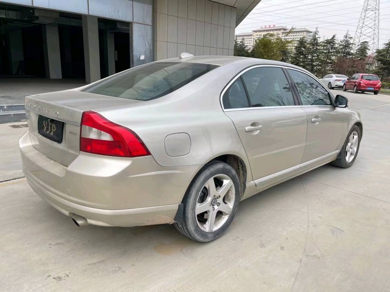 济宁11年沃尔沃S80L8