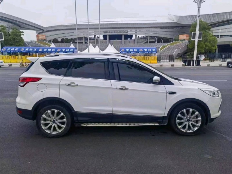 武汉14年福特翼虎5