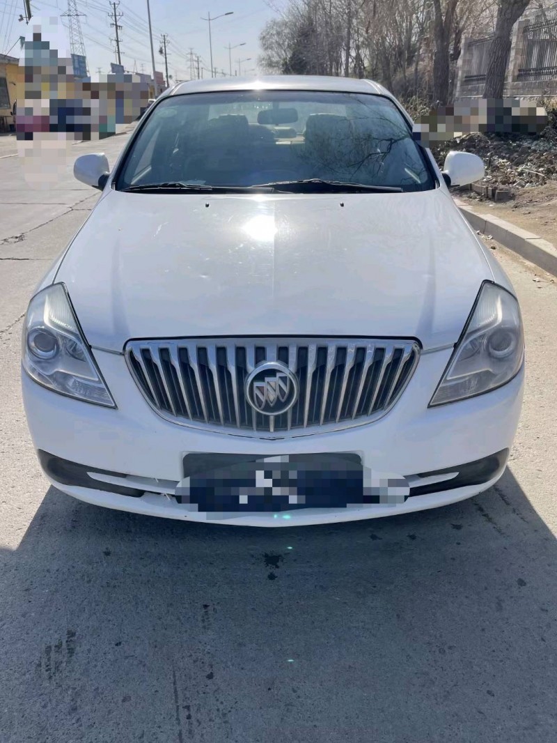 临沂16年别克凯越1