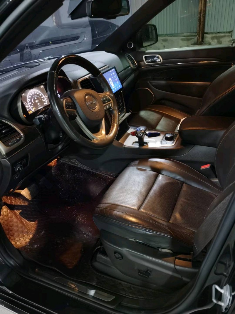 临沂13年Jeep大切诺基4