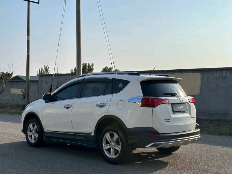 青岛14年丰田RAV44
