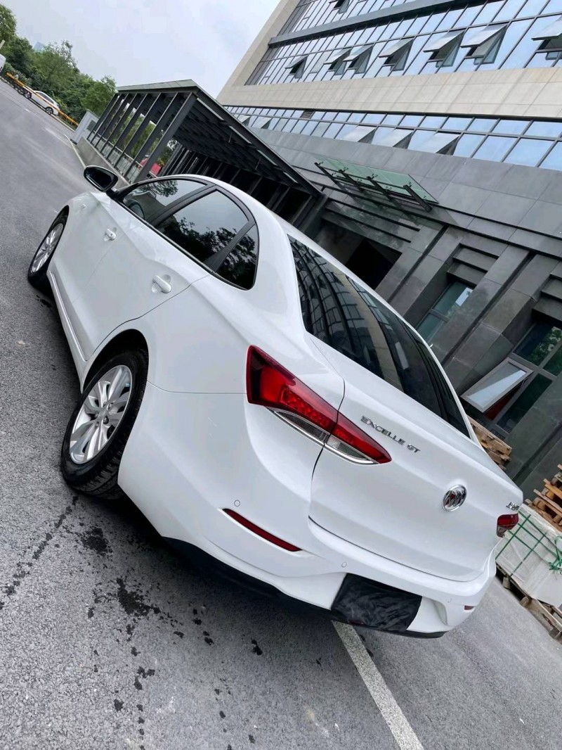 成都22年别克英朗7