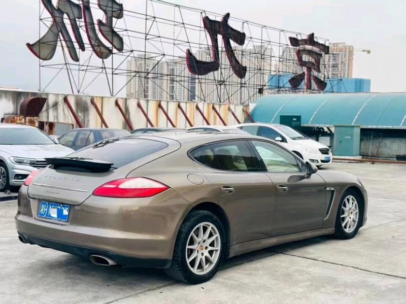 广州11年保时捷帕拉梅拉7