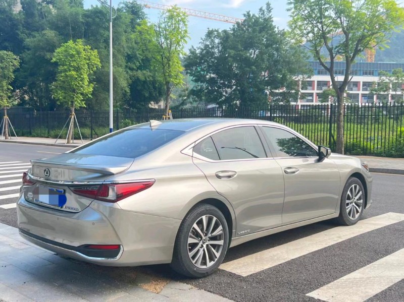 广州19年雷克萨斯ES8