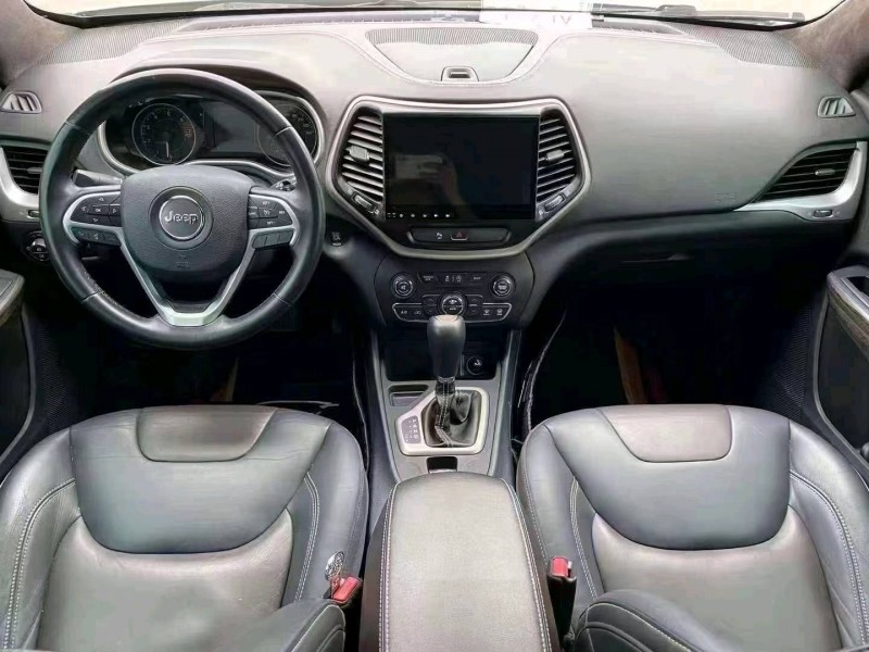 嘉兴16年Jeep自由光5