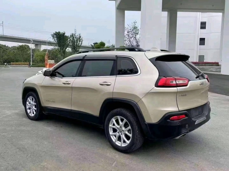 嘉兴16年Jeep自由光6