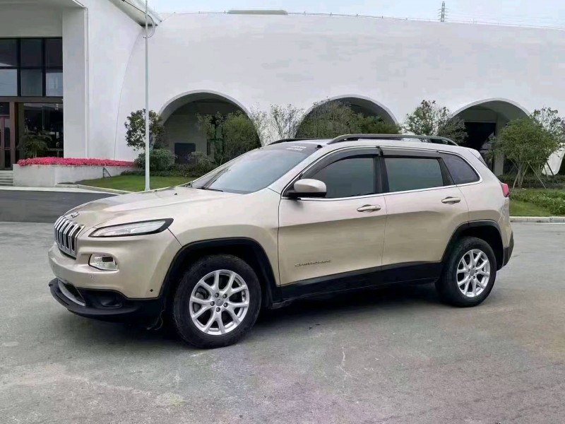 嘉兴16年Jeep自由光8