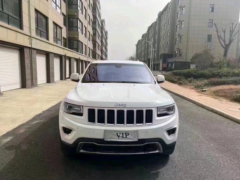 枣庄17年Jeep大切诺基1