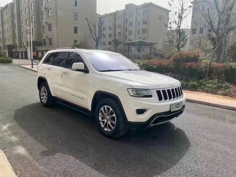 枣庄17年Jeep大切诺基2