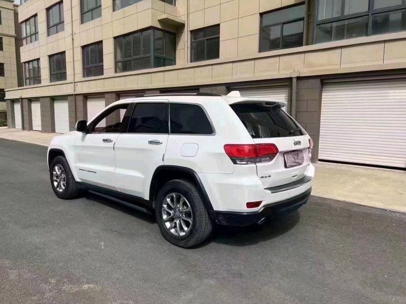 枣庄17年Jeep大切诺基4