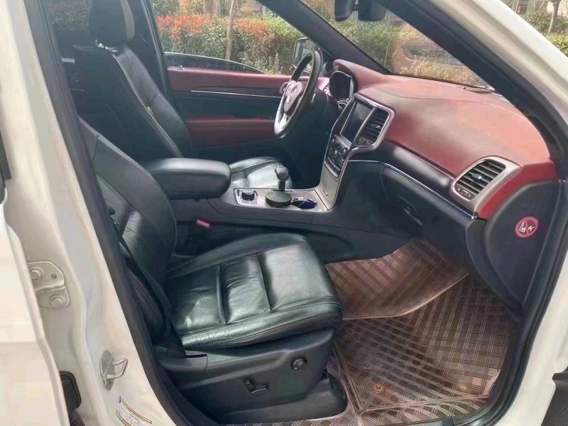 枣庄17年Jeep大切诺基6