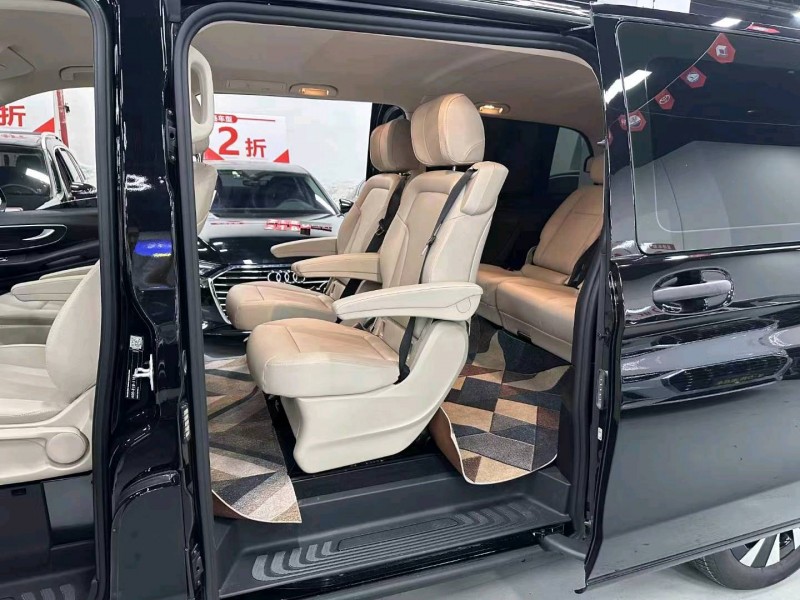 重庆23年奔驰威霆4