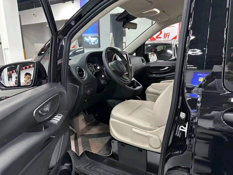 重庆23年奔驰威霆5