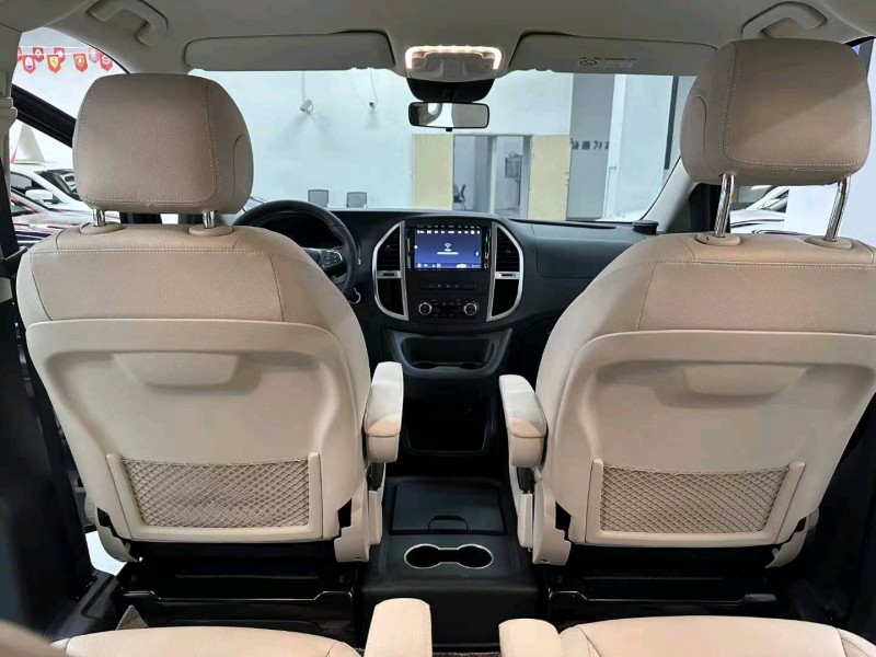 重庆23年奔驰威霆7