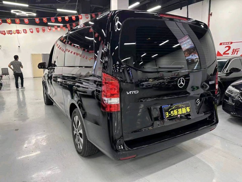 重庆23年奔驰威霆8