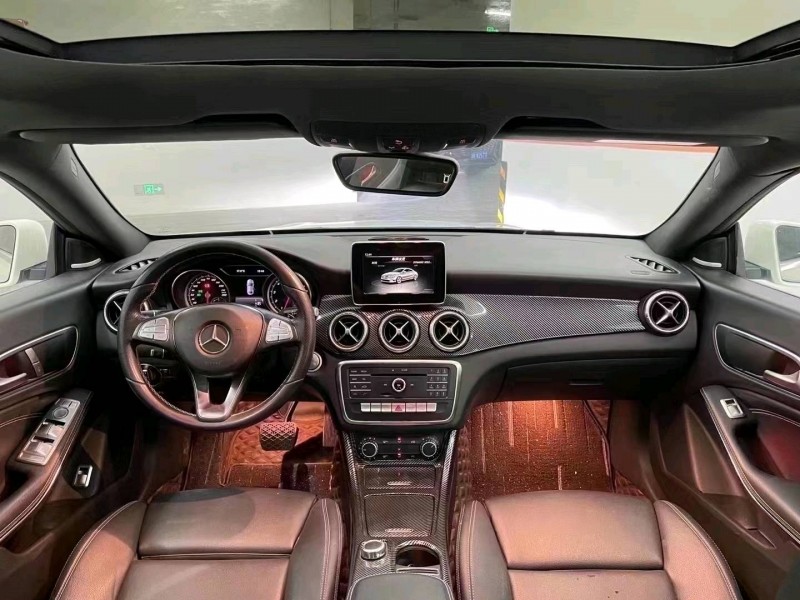 成都17年奔驰CLA8