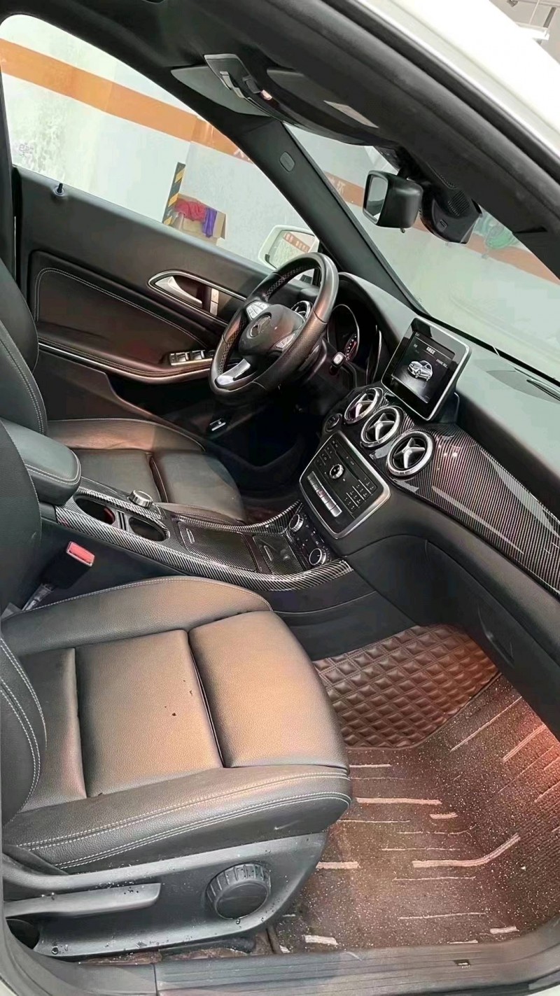 成都17年奔驰CLA9